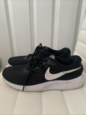Nike Black and White Casual Tennis Shoes